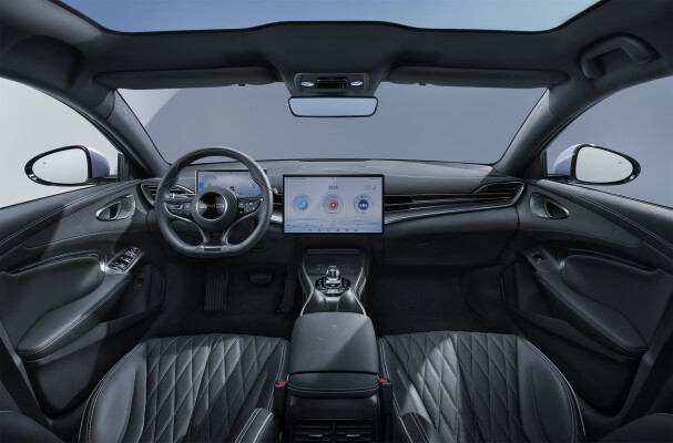 01、SEAL_LHD_Interior_Black_download_JPG 2500px.jpg